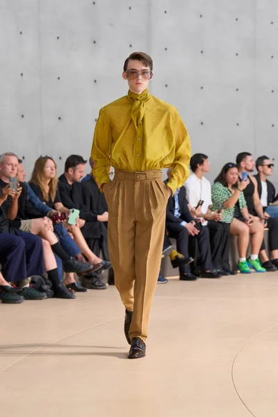 Look 14